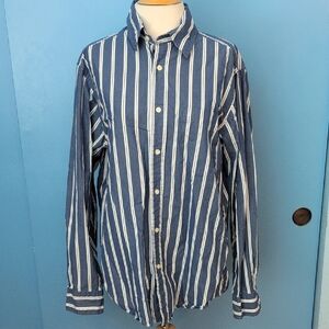 Eddie Bauer Men's Blue and White Vertical Stripe Button-Down Shirt Legend Wash